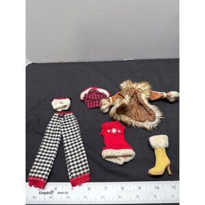 Bratz Campfire Phoebe Winter Adventure Outfit & Accessories